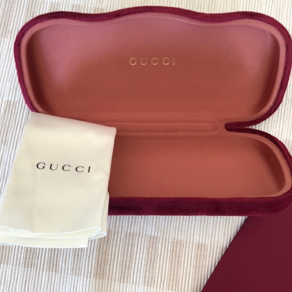 Gucci sunglasses case, ruby red velvet - Picture 4 of 5